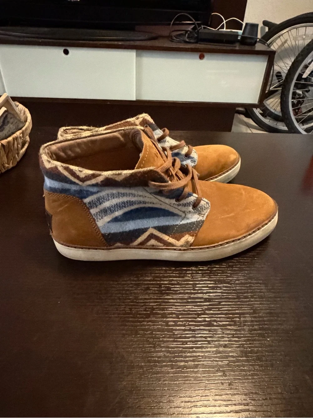 UGG Men's Chukka Boots in Tan and Blue Pattern